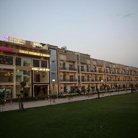 Anandam Clarks Inn Suites Vrindāvan מראה חיצוני תמונה