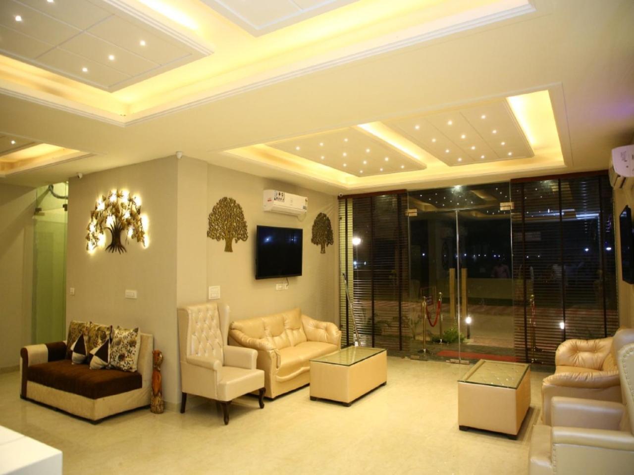 Anandam Clarks Inn Suites Vrindāvan מראה חיצוני תמונה