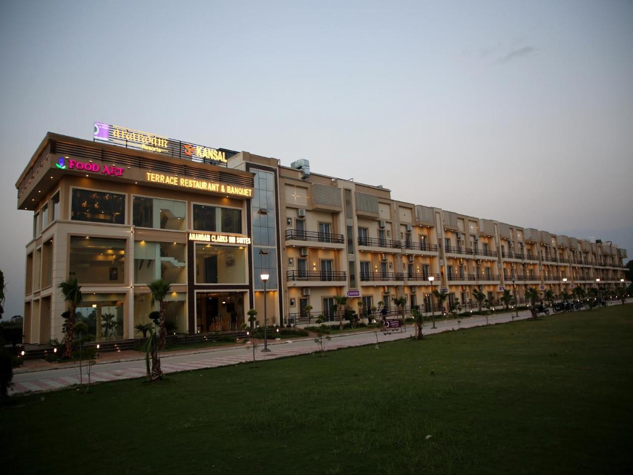 Anandam Clarks Inn Suites Vrindāvan מראה חיצוני תמונה