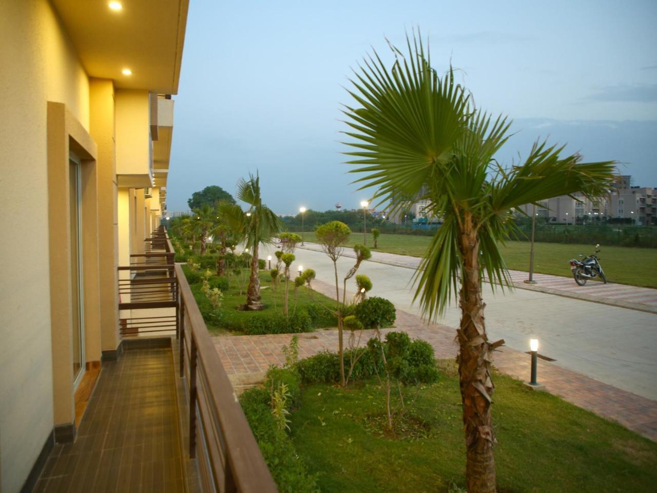 Anandam Clarks Inn Suites Vrindāvan מראה חיצוני תמונה