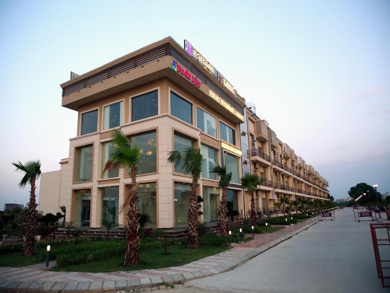 Anandam Clarks Inn Suites Vrindāvan מראה חיצוני תמונה