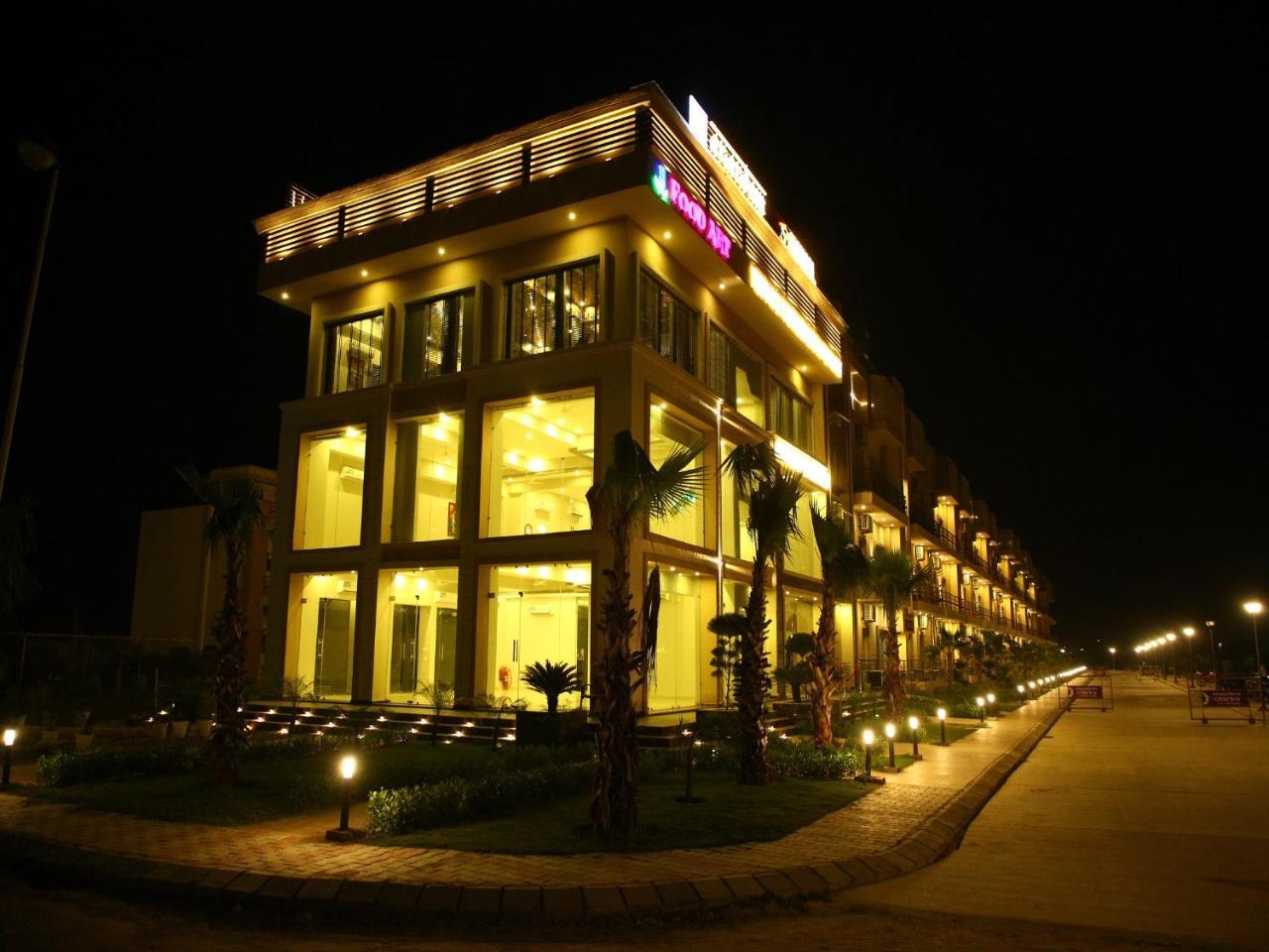 Anandam Clarks Inn Suites Vrindāvan מראה חיצוני תמונה