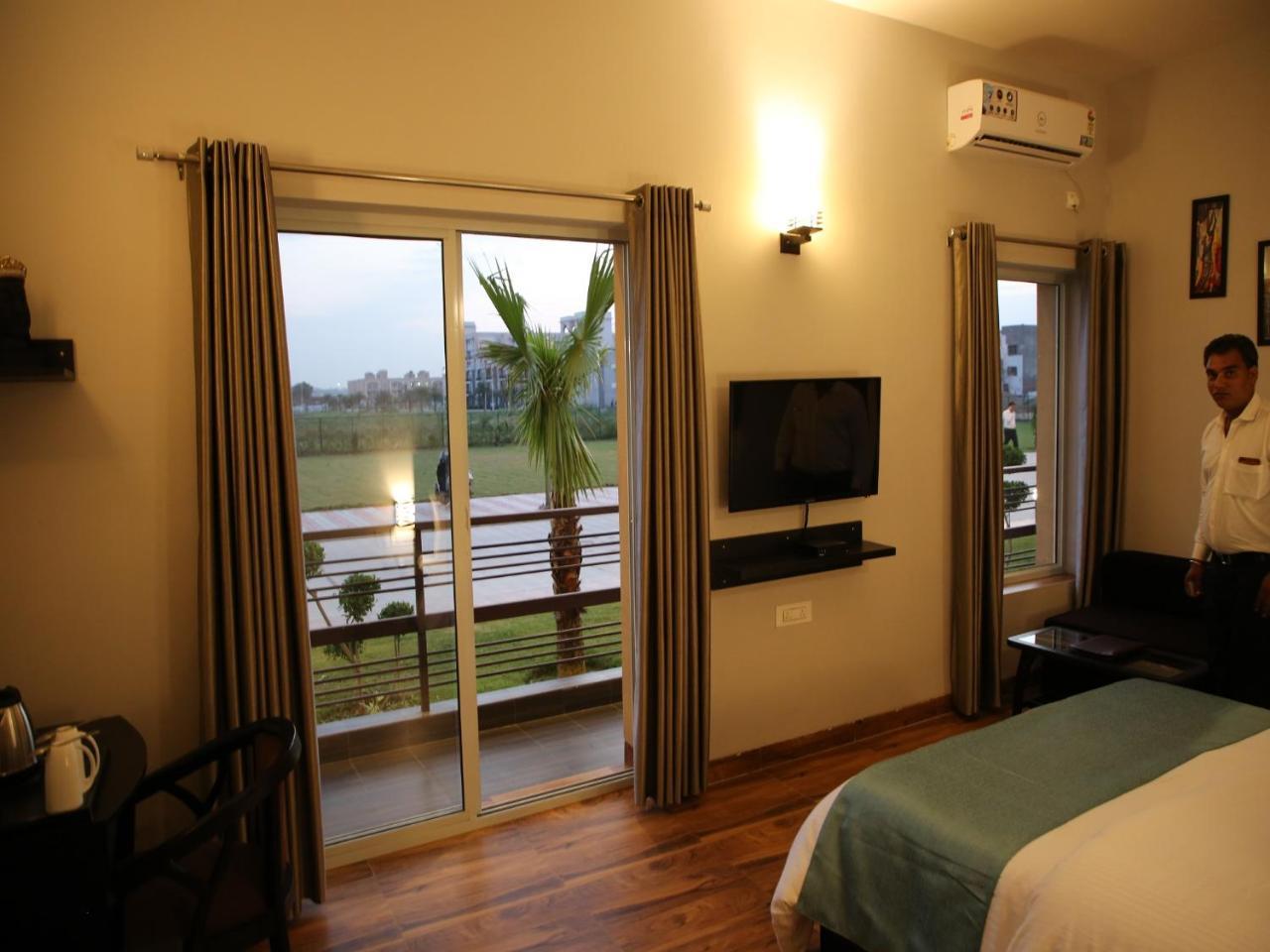 Anandam Clarks Inn Suites Vrindāvan מראה חיצוני תמונה