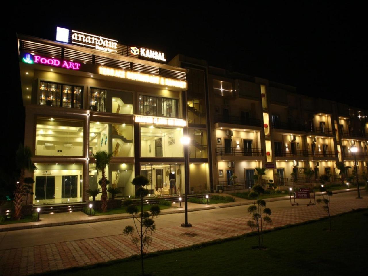 Anandam Clarks Inn Suites Vrindāvan מראה חיצוני תמונה