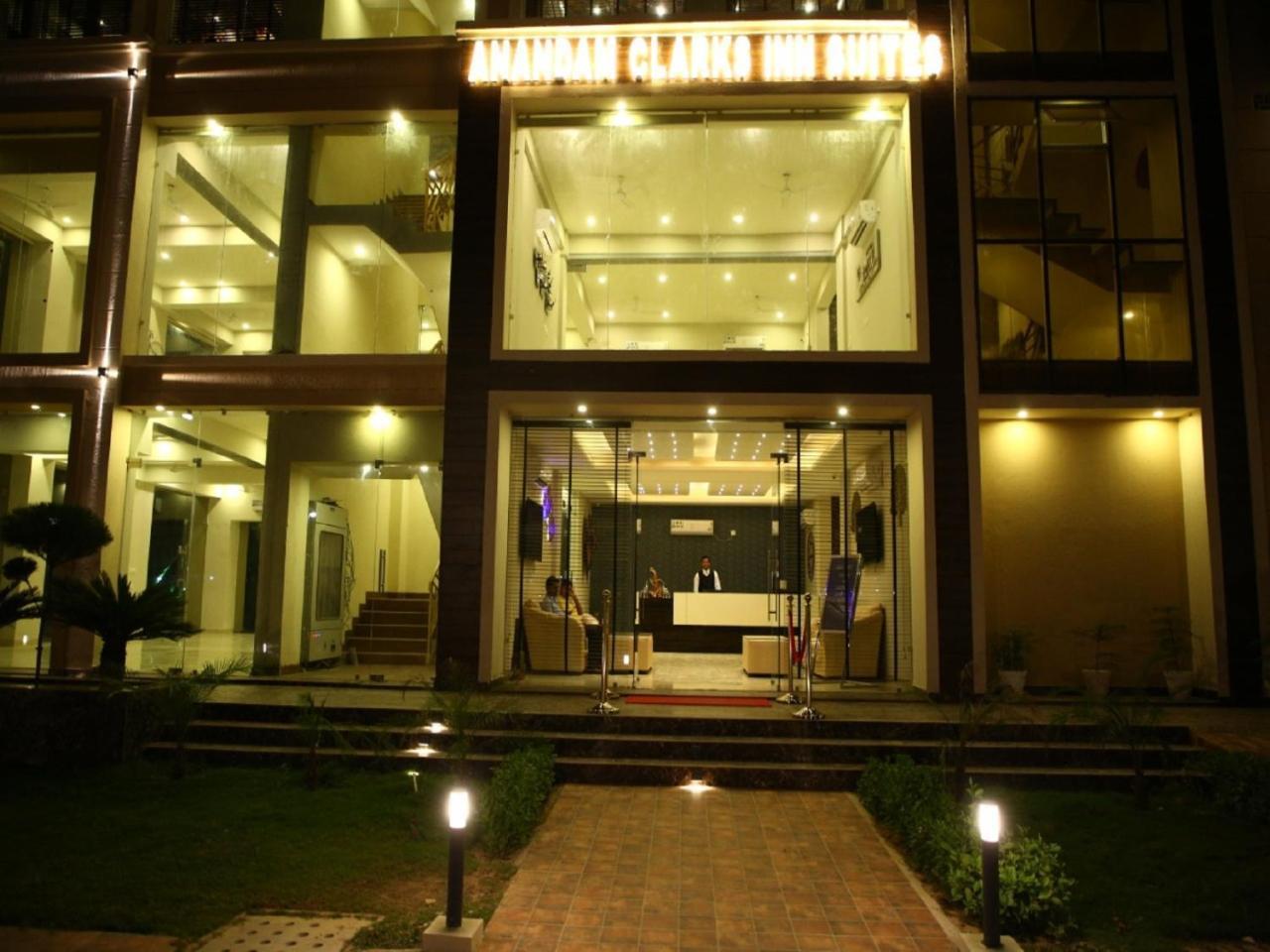 Anandam Clarks Inn Suites Vrindāvan מראה חיצוני תמונה