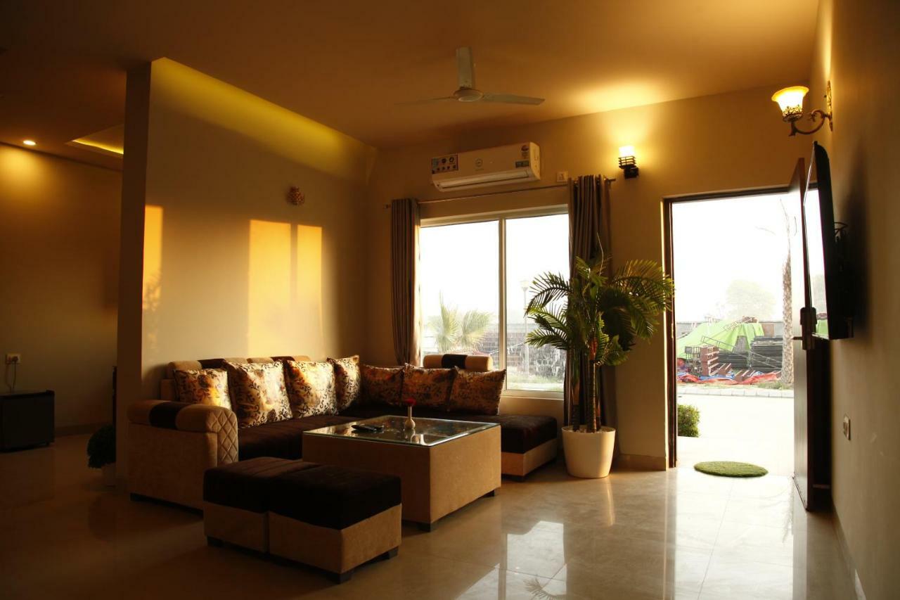 Anandam Clarks Inn Suites Vrindāvan מראה חיצוני תמונה