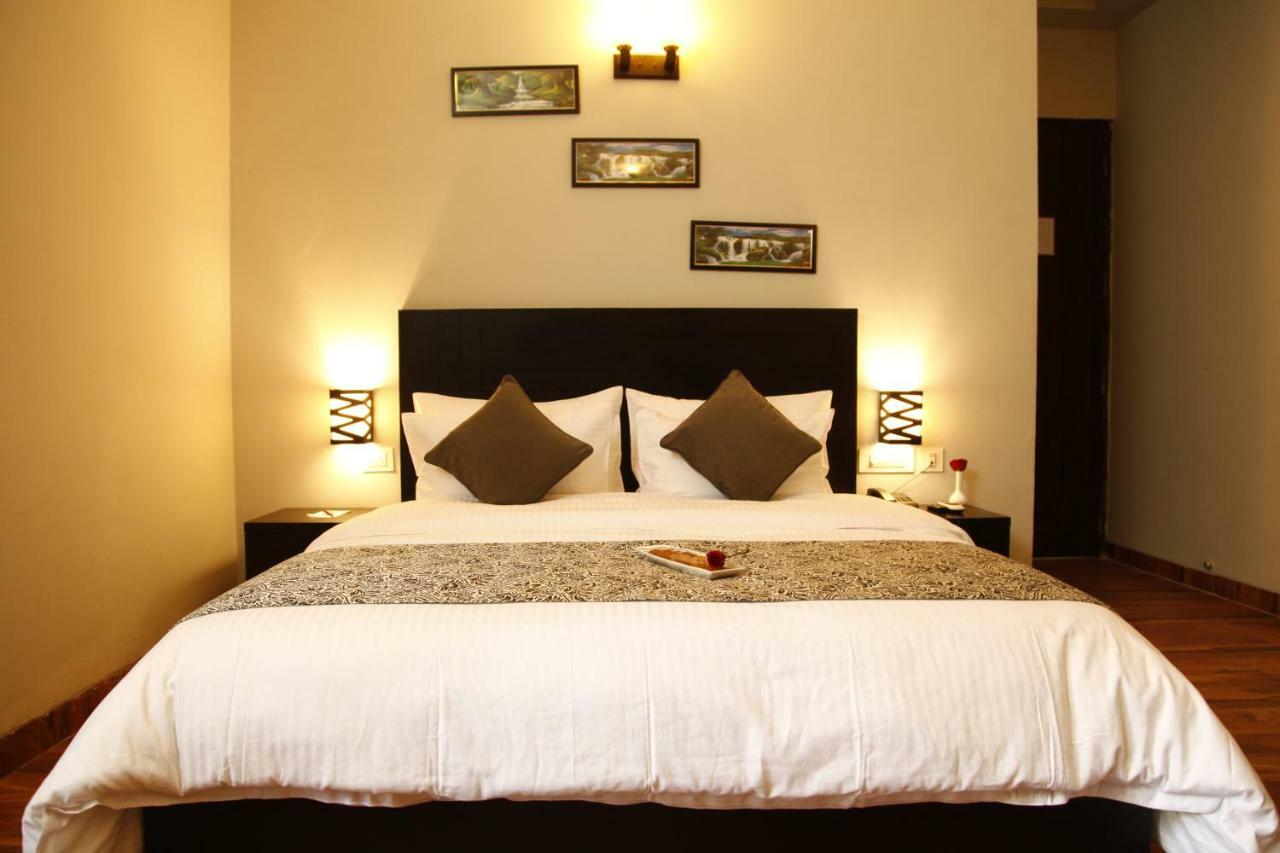 Anandam Clarks Inn Suites Vrindāvan מראה חיצוני תמונה