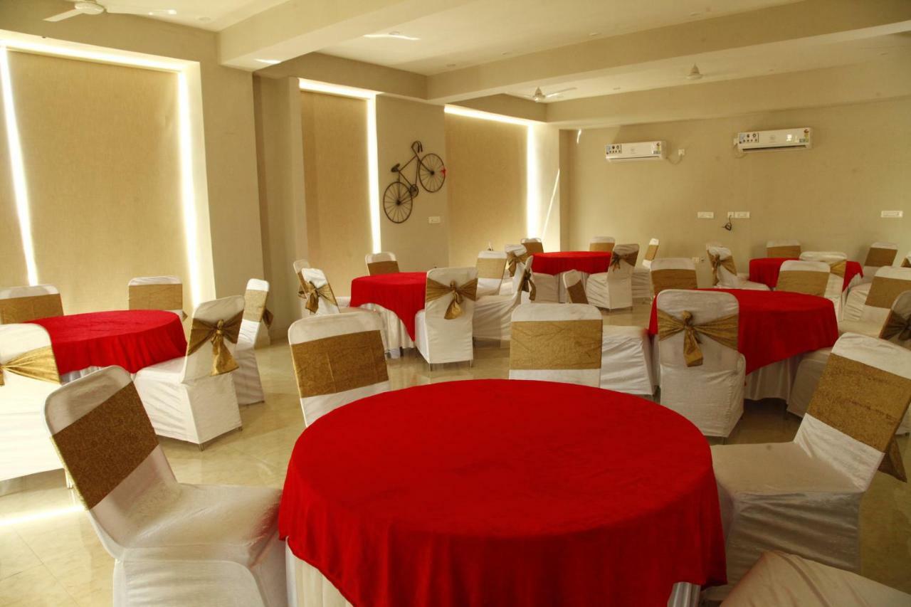 Anandam Clarks Inn Suites Vrindāvan מראה חיצוני תמונה