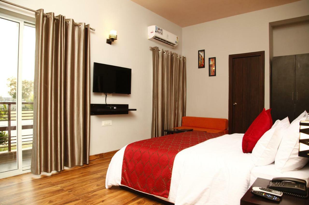 Anandam Clarks Inn Suites Vrindāvan מראה חיצוני תמונה