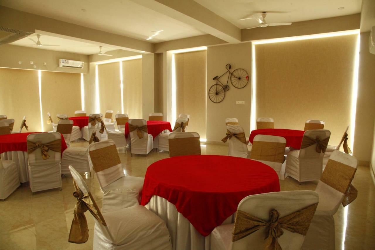 Anandam Clarks Inn Suites Vrindāvan מראה חיצוני תמונה