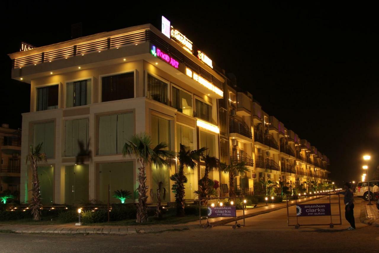 Anandam Clarks Inn Suites Vrindāvan מראה חיצוני תמונה